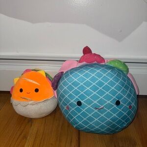 Bundle of 2 squishmallows